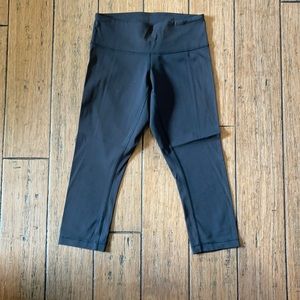 Lululemon black crops